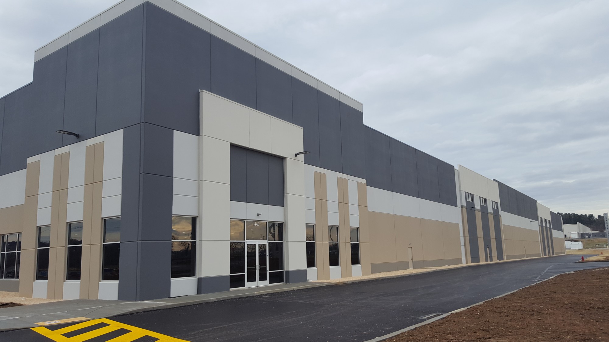 den road logistics center - Exterior 1